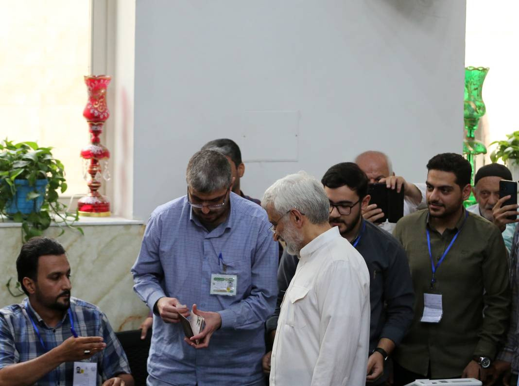 İran sandık başında! Reisi'nin halefi kim olacak? - Resim: 16